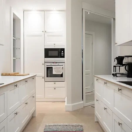 Viihtyisae Kaksio Etu-toeoeloessae Apartament *