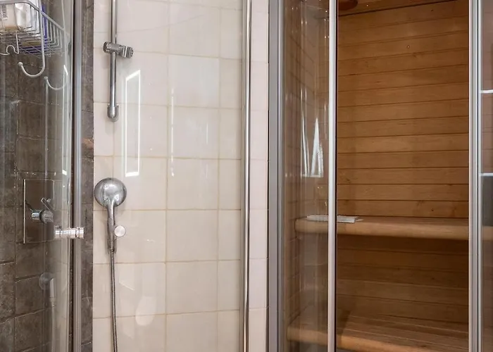 Viihtyisae Kaksio Etu-toeoeloessae Daire Helsinki